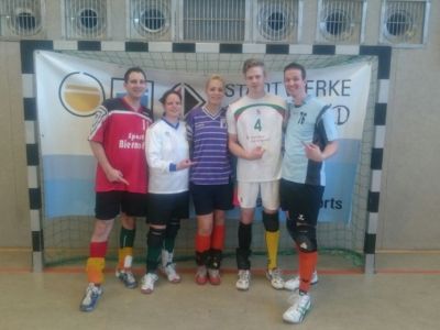 Matze, Nathi, Mieke, Grässi und Blizzzzi (v.l.n.r.) verteidigen den 1. Platz in der Liga! © CVJM Kamen